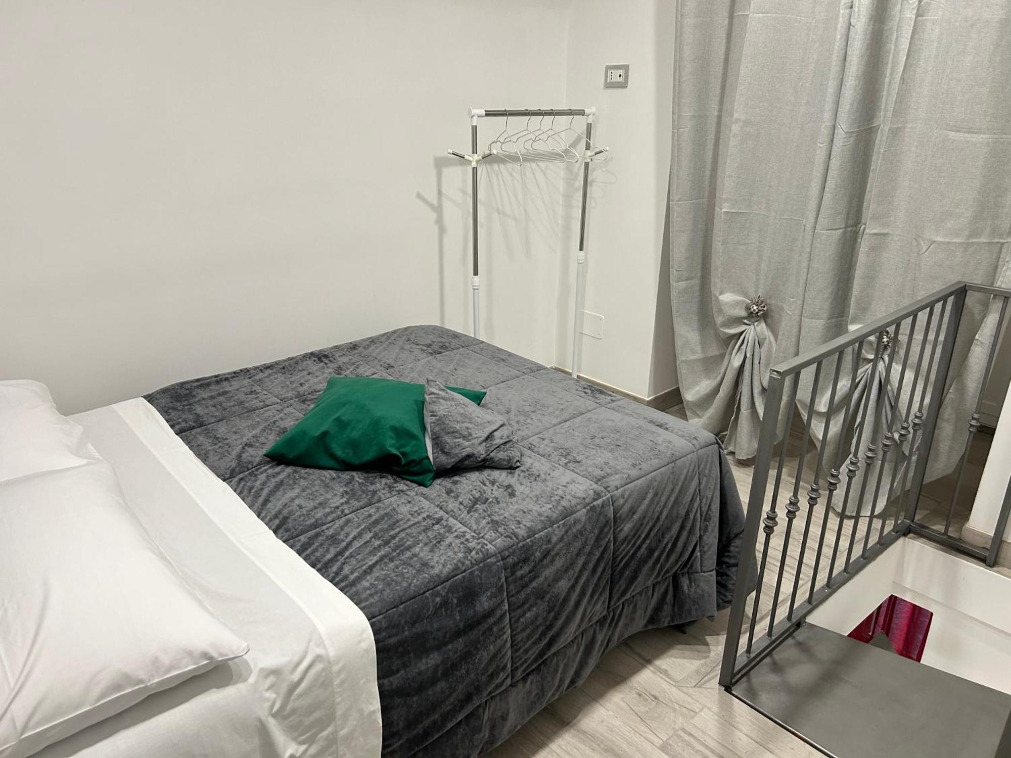 House Diva Apartment Наполи Екстериор снимка