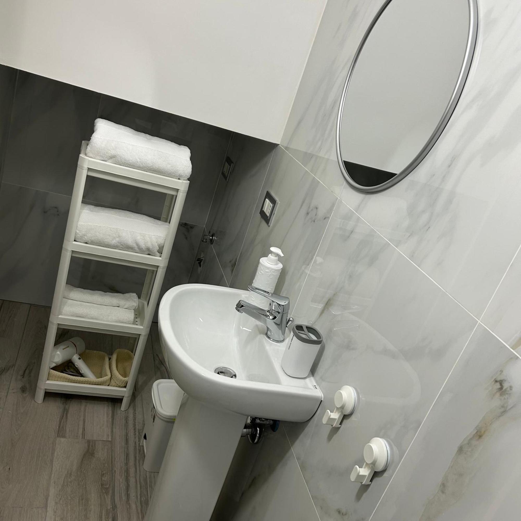 House Diva Apartment Наполи Екстериор снимка